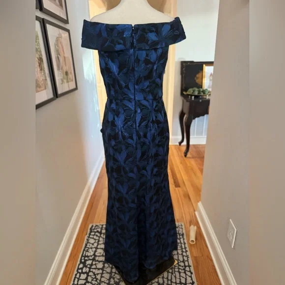 Elegant Blue Floral Off-Shoulder Dress - Picture 8 of 16